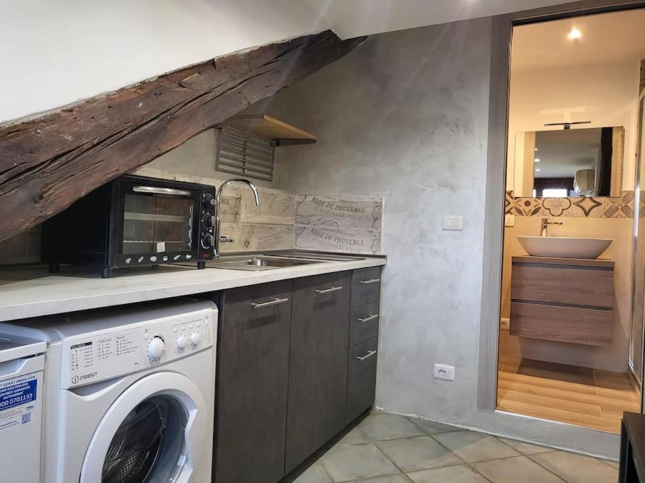 Appartement Mansarda Di Charme Con Vista à Turin Extérieur photo